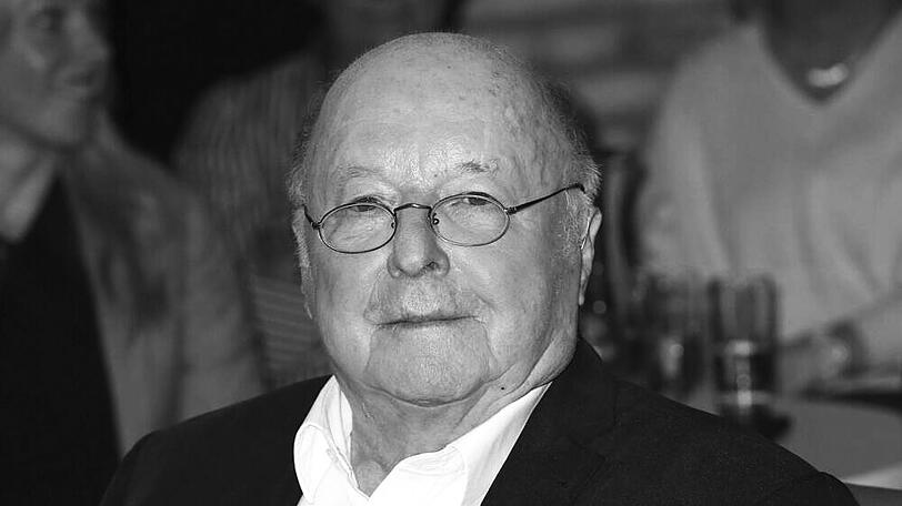 Der frühere Arbeits- und Sozialminister Norbert Blüm starb im Alter von 84 Jahren am 23. April. Seit 2019 war Blüm infolge einer Blutvergiftung an Armen und Beinen gelähmt und saß im Rollstuhl.
