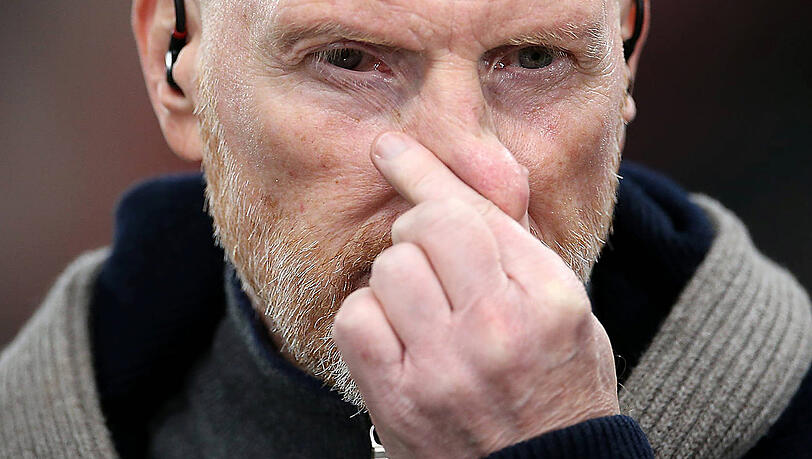 "Die wichtigste sportliche Führungsposition muss ein Fußballer bekleiden", fordert Matthias Sammer, Europameister von 1996. Alles andere wäre "eine Bankrott-Erklärung für den Fußball". "Die wichtigste sportliche Führungsposition muss ein Fußballer bekleiden", fordert Matthias Sammer, Europameister von 1996. Alles andere wäre "eine Bankrott-Erklärung für den Fußball".