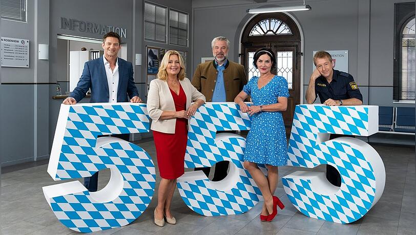 "Die Rosenheim-Cops" (v.l.): Hauptkommissar Sven Hansen (Igor Jeftić), Marie Hofer (Karin Thaler), Hauptkommissar Anton Stadler (Dieter Fischer), Miriam Stockl (Marisa Burger) und Polizeihauptmeister Michi Mohr (Max Müller).