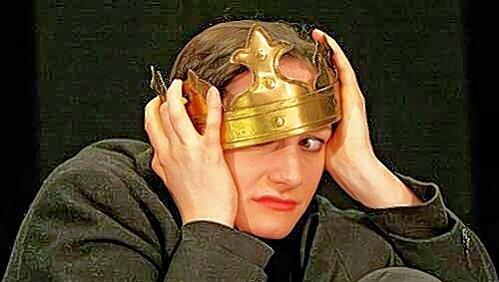Ein tyrannisches Monster mit zarter Frauenhand: Julia Bartolome als Richard auf einer Probe zu Shakespeares „Richard III.“ Ein tyrannisches Monster mit zarter Frauenhand: Julia Bartolome als Richard auf einer Probe zu Shakespeares „Richard III.“