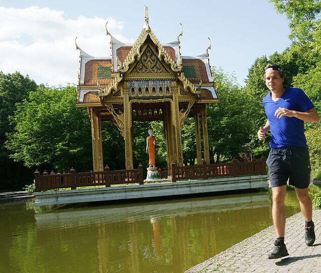 WESTPARK: Nicht nur Joggen kann man im Westpark. Ein klares Muss ist ein Besuch im Open-Air Kino "Kino, Mond und Sterne".