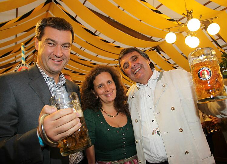 Peter Pongratz (rechts) ist seit acht Jahren der Gastgeber im Winzerer Fähndl &ndash; und im Frühling stemmt er mit seinem Starkbierfest am Nockherberg eine zweite Großveranstaltung. (ARCHIVBILD)