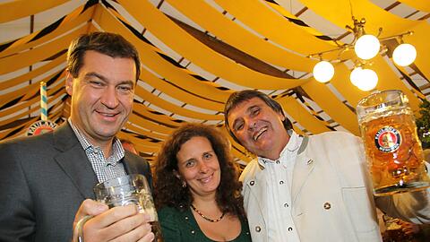 Peter Pongratz (rechts) ist seit acht Jahren der Gastgeber im Winzerer Fähndl &ndash; und im Frühling stemmt er mit seinem Starkbierfest am Nockherberg eine zweite Großveranstaltung. (ARCHIVBILD)