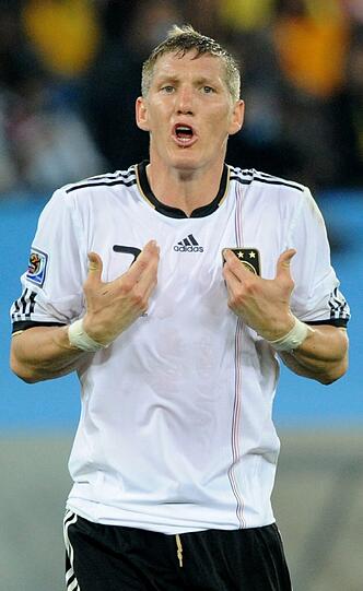 Mit einem wieder etwas schlichteren tritt die Nationalmannschaft 2010 bei der WM in Südafrika an.
