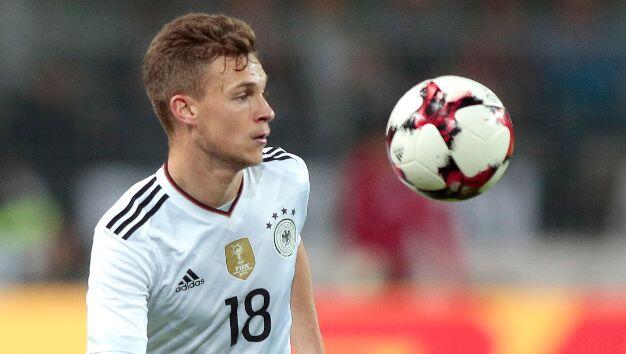 Joshua Kimmich fliegt als einziger Bayern-Spieler mit der deutschen Nationalmannschaft zum Confed Cup nach Russland. Joshua Kimmich fliegt als einziger Bayern-Spieler mit der deutschen Nationalmannschaft zum Confed Cup nach Russland.