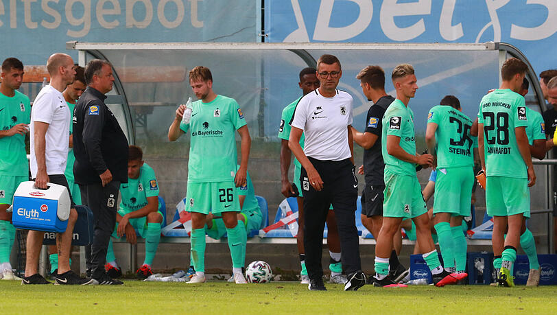 Köllner mit seiner Truppe nach dem Spiel gegen Bayreuth - kommt noch wer dazu? Köllner mit seiner Truppe nach dem Spiel gegen Bayreuth - kommt noch wer dazu?