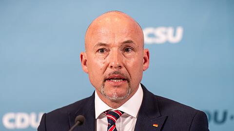 Erhebt schwere Vorwürfe gegen Pro Asyl: CSU-Landesgruppenchef Alexander Hoffmann. (Archivbild)