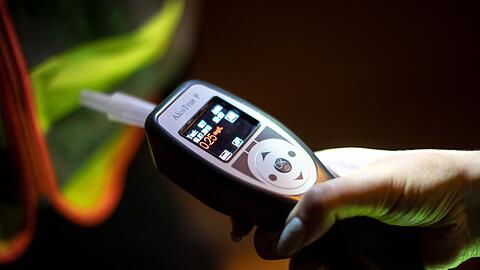 Die Polizei zeigte den Mann an, nachdem bei ihm ein Atemalkoholwert von rund 1,4 Promille gemessen wurde. (Symbolbild)