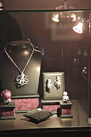 Besonders beliebt: Schmuck.