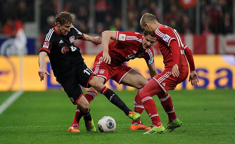 ARJEN ROBBEN - NOTE 3 - Return of the rote lange Unterhose (wie Schweinsteiger). Spielte links, rechts, vorne, zog viele Sprints an, blieb insgesamt aber unauffällig. Nur ein Schuss aufs Tor.