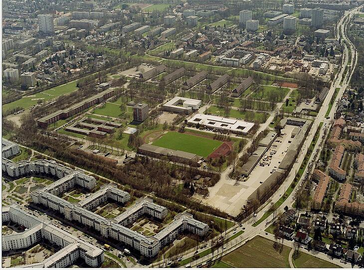 Auf diesem Gelände werden jetzt die Straßen und die Ver- und Entsorgungseinrichtungen gebaut.