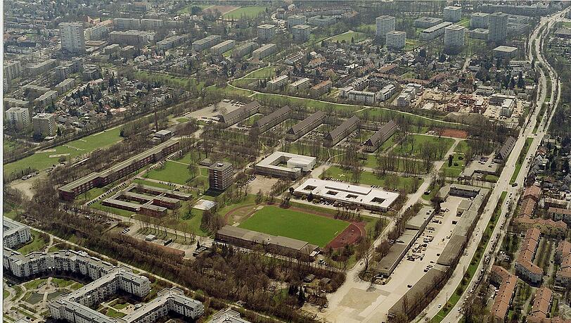 Auf diesem Gelände werden jetzt die Straßen und die Ver- und Entsorgungseinrichtungen gebaut. Auf diesem Gelände werden jetzt die Straßen und die Ver- und Entsorgungseinrichtungen gebaut.