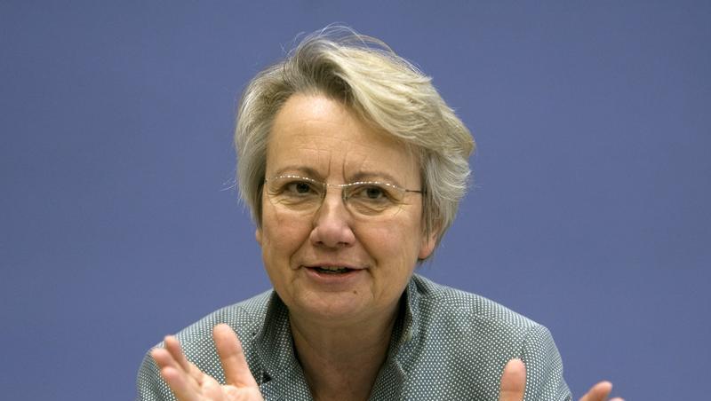 Bundesforschungsministerin Schavan hält nichts vor einer Verteufelung der Gentechnik. Dahinter steckten künftige Arbeitsplätze. (Archivbild) Bundesforschungsministerin Schavan hält nichts vor einer Verteufelung der Gentechnik. Dahinter steckten künftige Arbeitsplätze. (Archivbild)