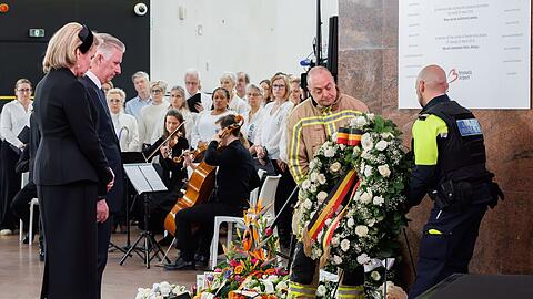 Gedenken am Br&uuml;sseler Flughafen: Zu den Teilnehmern der Zeremonie geh&ouml;rten auch K&ouml;nigin Mathilde und K&ouml;nig Philippe.