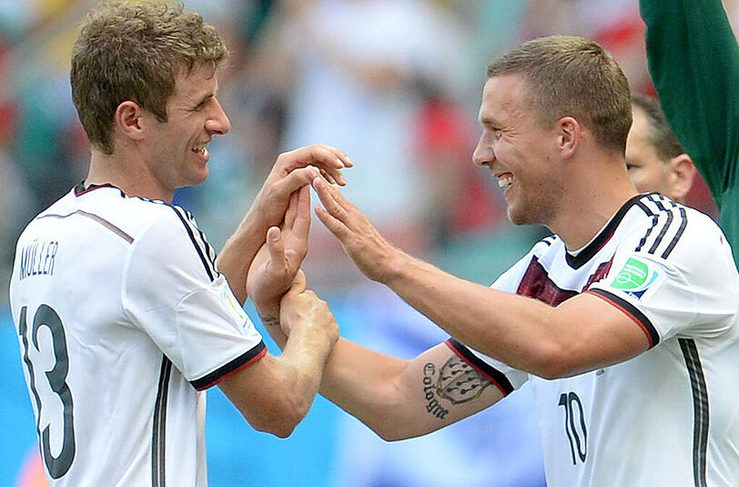 Wer wird Weltmeister? Die Fragen aller Fragen. Thomas Müller und Lukas Podolski jubeln nach dem Portugal-Spiel.