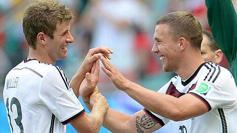 Wer wird Weltmeister? Die Fragen aller Fragen. Thomas Müller und Lukas Podolski jubeln nach dem Portugal-Spiel.
