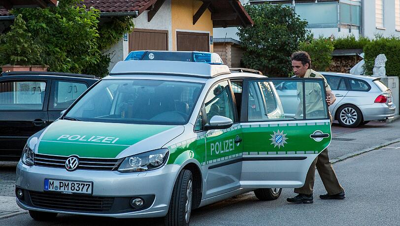 Die Kießlingerstraße liegt in einem ruhigen Siedlungsgebiet am Moosfeld. Dort fand die Polizei drei Leichen. Die Kießlingerstraße liegt in einem ruhigen Siedlungsgebiet am Moosfeld. Dort fand die Polizei drei Leichen.