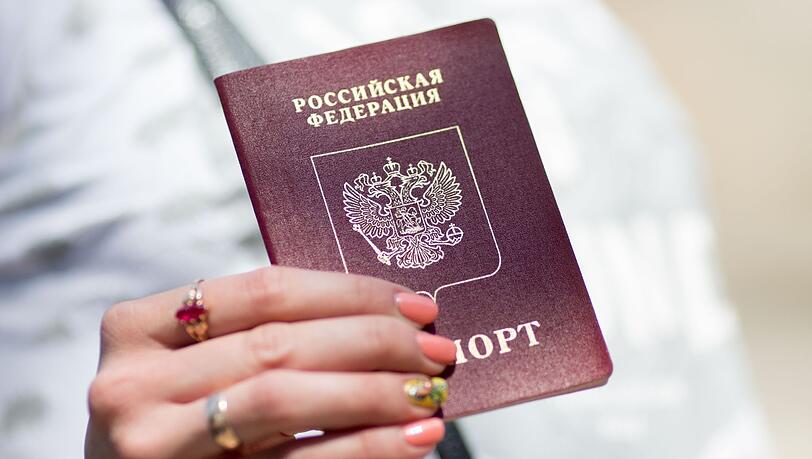 Immer mehr Länder schränken die Vergabe von Schengen-Visa an Russen im Alleingang ein.