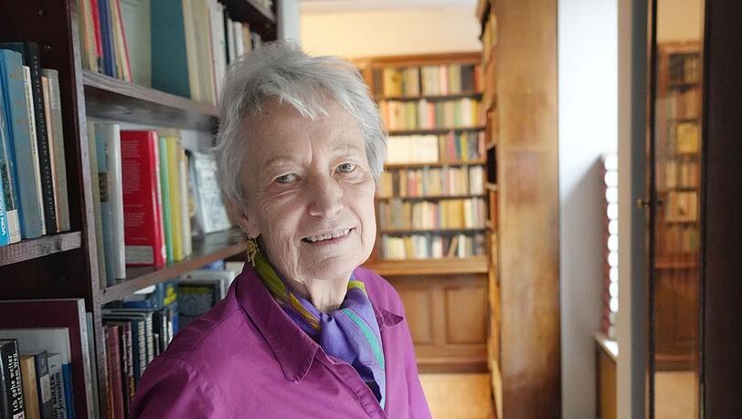 Gudrun Hofmann hat das Antiquariat 2016 übernommen, zuvor aber bereits hin und wieder ausgeholfen. Gudrun Hofmann hat das Antiquariat 2016 übernommen, zuvor aber bereits hin und wieder ausgeholfen.