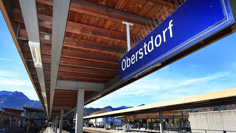 Die Deutsche Bahn will den Stellwerksschaden in der Allgäuer Touristenhochburg schnell reparieren. (Archivbild)