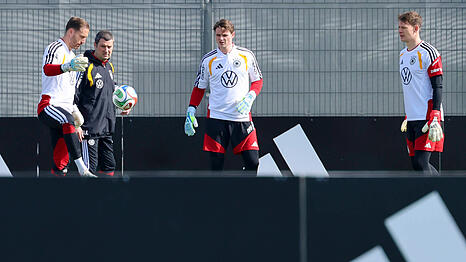 Deutsches Torh&uuml;tertrio (v.l.): Oliver Baumann, Jonas Urbig und Alexander N&uuml;bel.