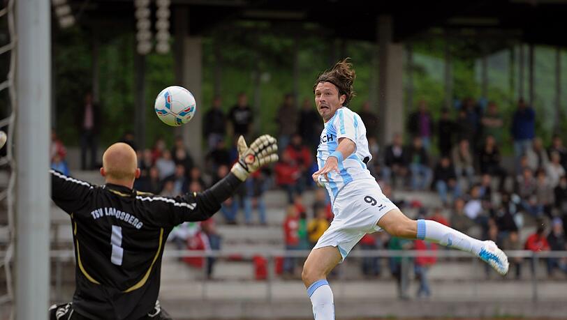 Hier schießt Djordje Rakic sein drittes Tor im Testspiel gegen den TSV Landsberg. Hier schießt Djordje Rakic sein drittes Tor im Testspiel gegen den TSV Landsberg.