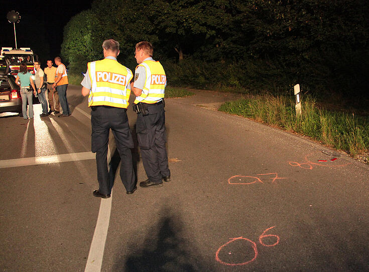 Ein Rollerfahrer und ein Zug prallen bei Mühldorf aufeinander: Der Zweiradfahrer kommt ohne Verletzungen davon