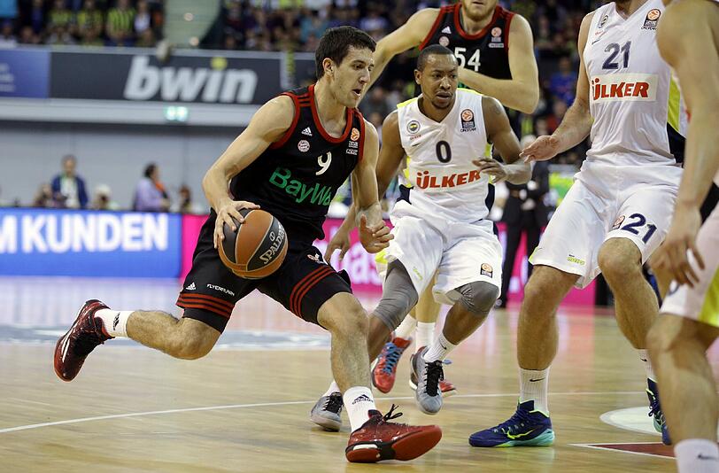 Bereits vergangene Saison Bayerns (links: Vasilije Micic) Gegner in der Euroleague: Topklub Fenerbahce Istanbul.