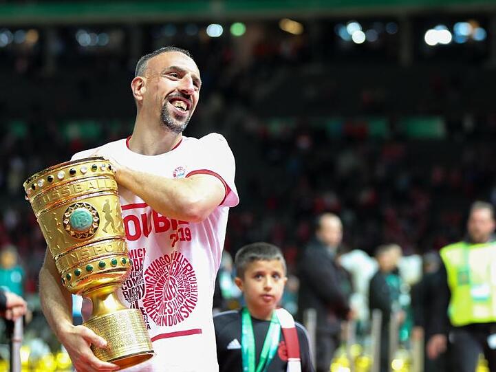 Bayerns ehemaliger Spieler Franck Ribéry nach dem DFB-Pokal-Sieg 2019. Foto: Jan Woitas/dpa-Zentralbild/dpa/Archivbild