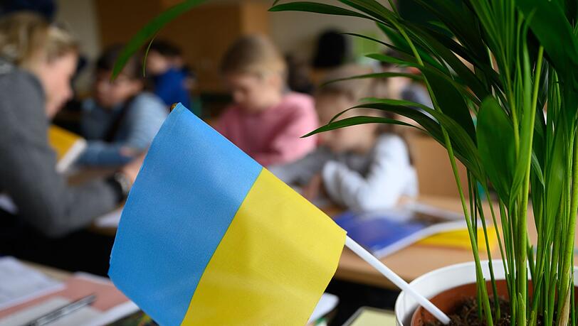 Geflüchtete aus der Ukraine können an der "SchlaU"-Schule in München einen ukrainischen Abschluss machen. (Symboldbild)