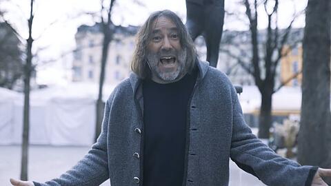 SPD-Stadtrat Roland Hefter singt gegen das Gendern.