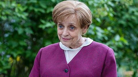 Katharina Thalbach in "Miss Merkel".