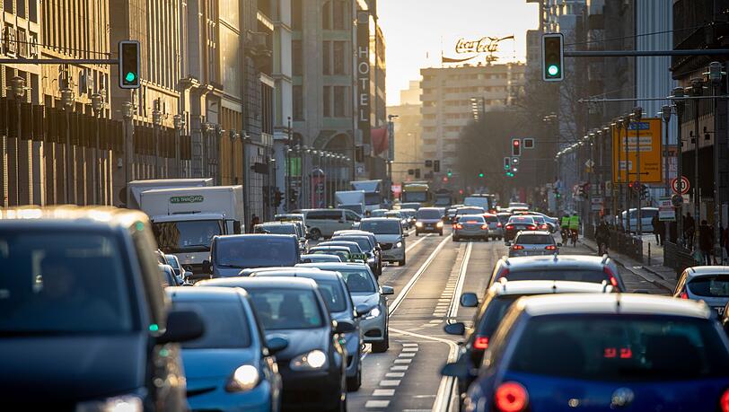 Dr&auml;ngler und eine aggressive Fahrweise st&ouml;ren am meisten. (Symbolbild)