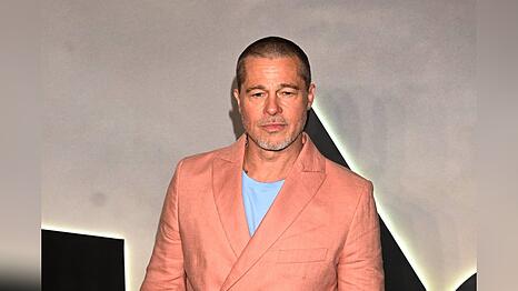 Brad Pitt hatte die Vaterrolle f&uuml;r Angelina Jolies drei Adoptivkinder &uuml;bernommen. Zahara und Maddox wollen seinen Nachnamen nicht mehr tragen.