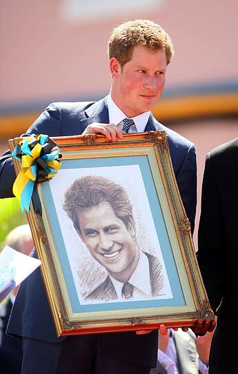 Repräsentieren und Feiern im Namen der Queen: Prinz Harry bei seinem Besuch in Nassau auf den Bahamas.