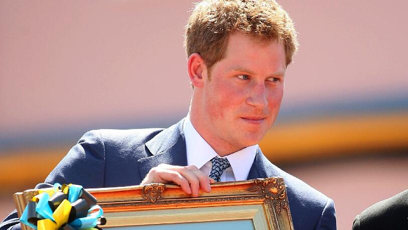 Repräsentieren und Feiern im Namen der Queen: Prinz Harry bei seinem Besuch in Nassau auf den Bahamas. Repräsentieren und Feiern im Namen der Queen: Prinz Harry bei seinem Besuch in Nassau auf den Bahamas.