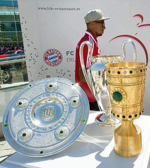 Jerome Boateng stolziert an der Ausbeute der letzten Saison vorbei: Er entschied sich für einen RS 5 Coupe.