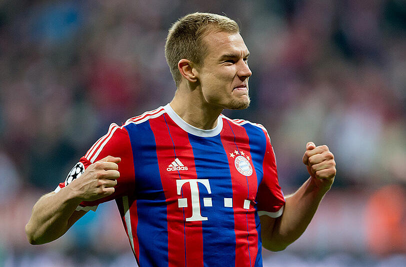 HOLGER BADSTUBER: Badstuber is back. Zunächst mit Problemen gegen die schnellen Adriano und Costa. Rettete bei Donezks einziger gefährlicher Szene, traf dann per Kopf. NOTE 2