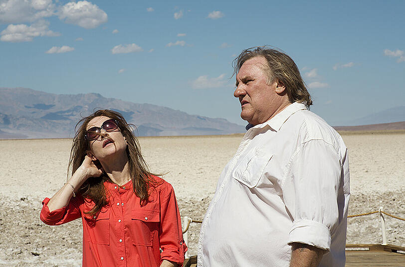 Gereizt, angespannt und mit der Vergangenheit konfrontiert: Isabelle Huppert und Gérard Depardieu in &bdquo;Valley of Love&ldquo;.