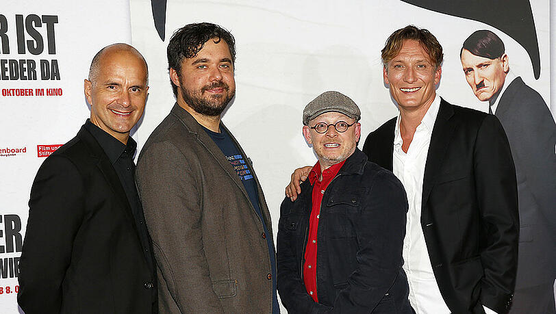 Schauspieler Christoph Maria Herbst, Regisseur David Wnendt, Autor Timur Vermes und "Hitler"-Darsteller Oliver Massuci (v.l.n.r.) auf dem roten Teppich Schauspieler Christoph Maria Herbst, Regisseur David Wnendt, Autor Timur Vermes und "Hitler"-Darsteller Oliver Massuci (v.l.n.r.) auf dem roten Teppich