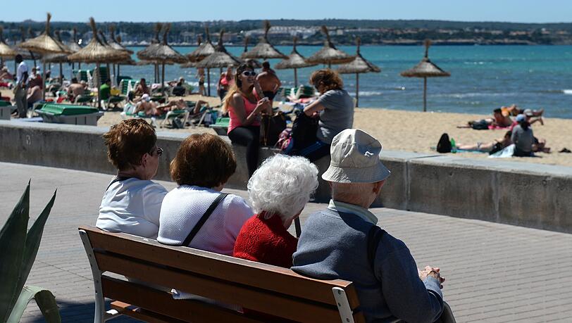 Nicht immer zieht es Menschen in Rente wie hier direkt nach Mallorca. Der Trend zur Frührente war zuletzt aber ungebrochen. (Archivfoto) Nicht immer zieht es Menschen in Rente wie hier direkt nach Mallorca. Der Trend zur Frührente war zuletzt aber ungebrochen. (Archivfoto)
