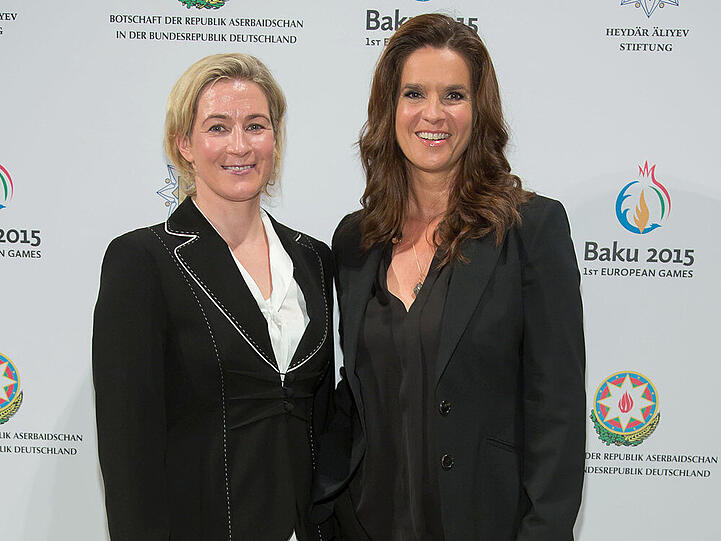 Claudia Pechstein (l.) und Katarina Witt freuen sich auf die Europaspiele in Baku