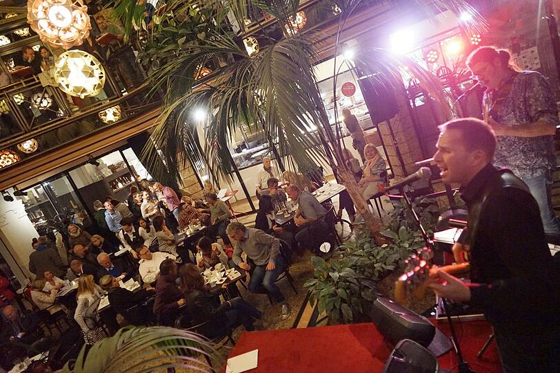 Die 17. Lange Nacht der Musik: Musik und Tanz in 100 verschiedenen Lokalitäten.