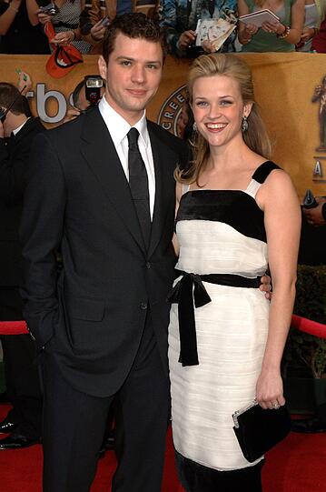 Sie waren eines der schönsten Paare, die Hollywood zu bieten hatte: Von 1999 bis 2007 waren Reese Witherspoon Sie waren eines der schönsten Paare, die Hollywood zu bieten hatte: Von 1999 bis 2007 waren Reese Witherspoon und Ryan Philippe verheiratet. Die beiden haben zwei gemeinsame Kinder und pflegen ein freundschaftliches Verhältnis zueinander.