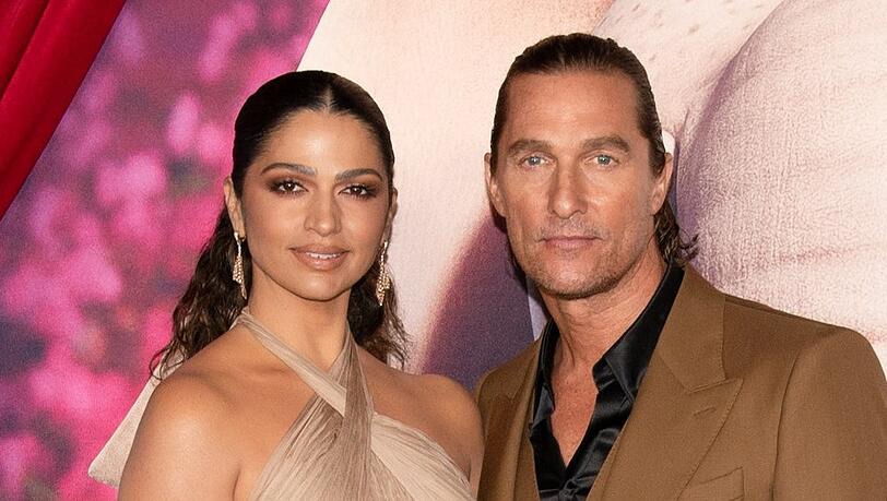 Camila und Matthew McConaughey werben mit einem besonderen Hingucker. Camila und Matthew McConaughey werben mit einem besonderen Hingucker.