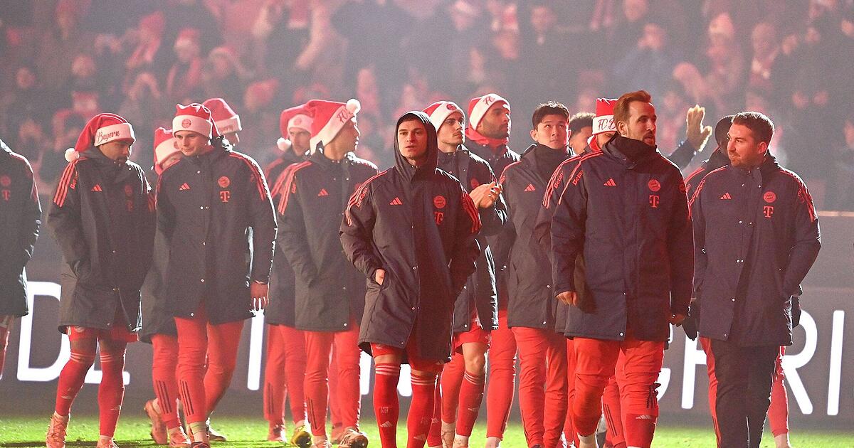 -Sehr-sehr-rgerlich-das-darf-uns-nicht-passieren-Bayern-hadern-mit-Szene-kurz-vor-der-Pause