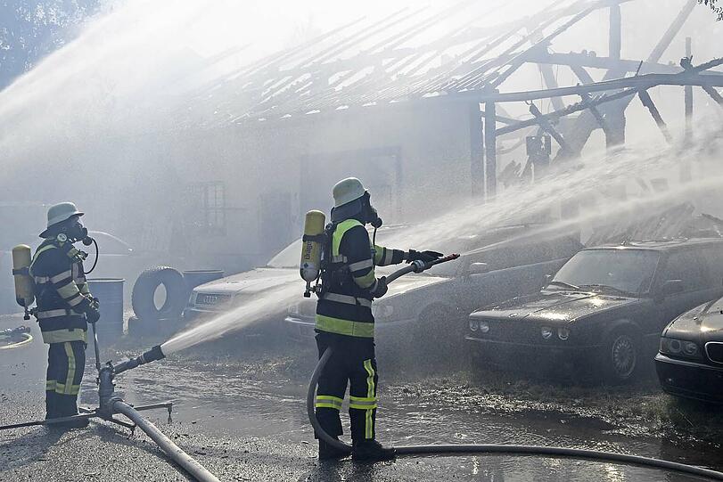 Die Bilder vom Großbrand in der Lagerhalle in Haimhausen.