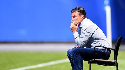 Relegation oder nochmal 2. Liga: Wohin führt der Weg vom HSV und Trainer Dieter Hecking?.