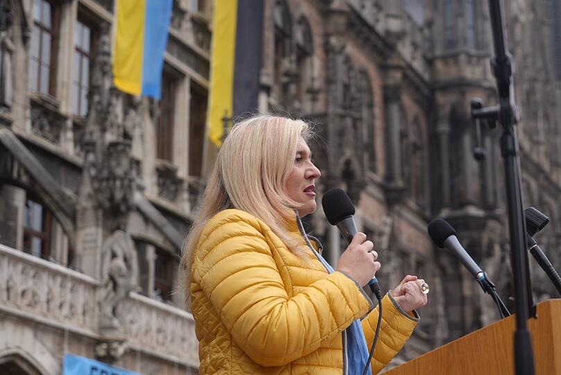 Melanie Huml bei ihrer Rede auf dem Marienplatz.