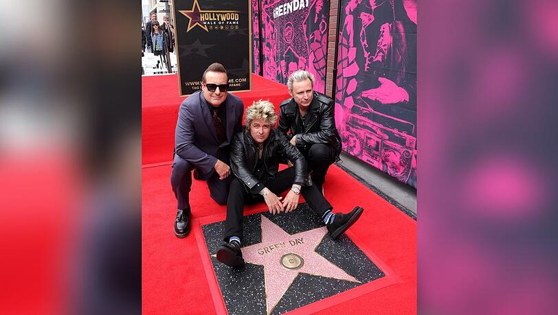 Stolz auf den Stern: Tré Cool, Billy Joe Armstrong und Mike Dirnt (v.l.n.r.) von Green Day.